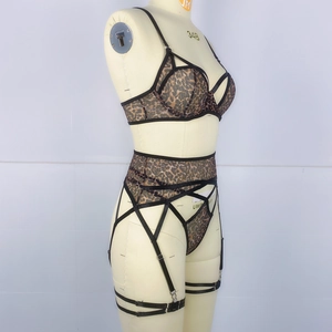 Détails de l'ensemble de lingerie léopard en mesh transparent avec bretelles et jarretelles