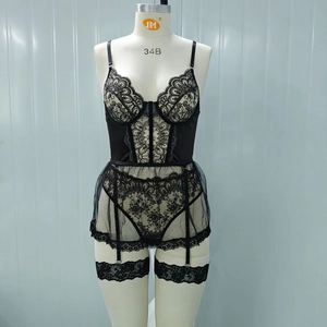 Details von Florales Spitzen-Dessous-Set mit Strapshaltern und transparentem Netzrock