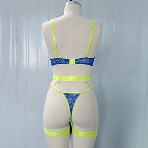 Ensemble de lingerie en dentelle jaune fluo et bleu avec chaînes et jarretières