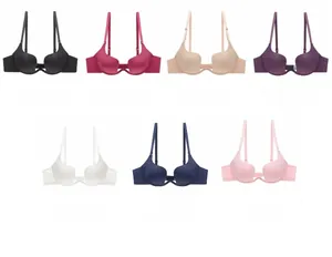 Dettaglio di sette colori di reggiseni senza cuciture con scollo a U profondo per abiti