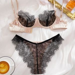 Elegantes Champagner-Satin-Lingerie-Set mit schwarzer Wimpernspitze und Schleifenakzenten