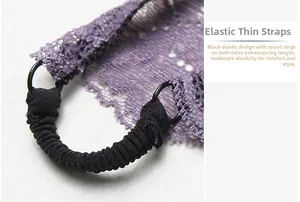Détail de soutien-gorge en dentelle violette avec bretelles noires et anneau métallique