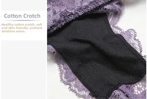 Détail de sous-vêtements en dentelle violette avec un entrejambe en coton respirant