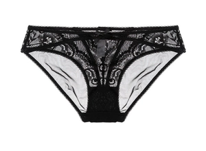 Détail de culotte en dentelle florale noire pour femme avec petit nœud en satin élégant