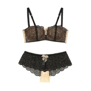 Ensemble lingerie en dentelle florale noire avec soutien-gorge push-up sans armature et culotte