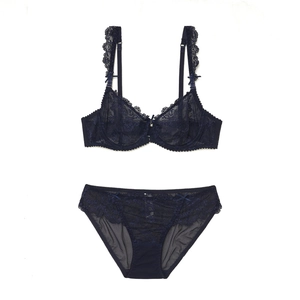 Ensemble de lingerie en dentelle bleu marine avec soutien-gorge brodé et culotte assortie