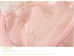 Dettaglio dell'interno in rete rosa traspirante con ricamo floreale delicato sul reggiseno