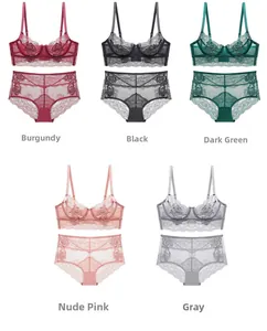 Détails de broderie florale sur des ensembles de lingerie en dentelle transparente