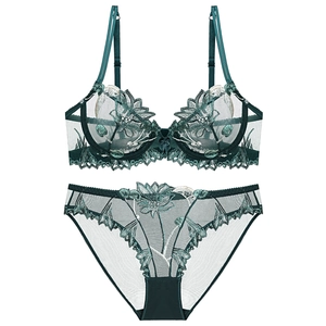 Ensemble de lingerie en tulle vert avec broderie florale et soutien-gorge
