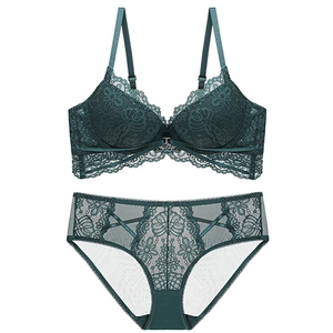 Elegantes dunkelgrünes Spitzen-Dessous-Set mit Push-up-BH und passendem Spitzenhöschen