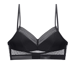 Bralette sexy en dentelle noire avec bonnets triangle et empiècement en mesh style français