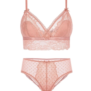 Ensemble soutien-gorge triangle en dentelle rose poudré sans armature et tulle
