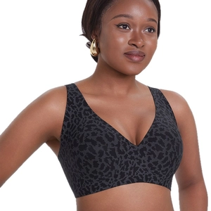 Leopard print seamless bra with V-neck design and wide straps for daily comfort
