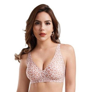 Seamless V-neck sports bra featuring classic leopard print and wide shoulder straps