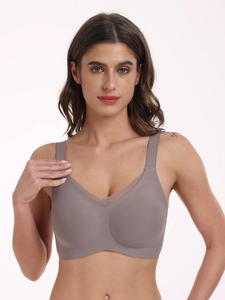 Close-up of seamless wireless bra featuring mesh拼接 at the neckline in dusty purple