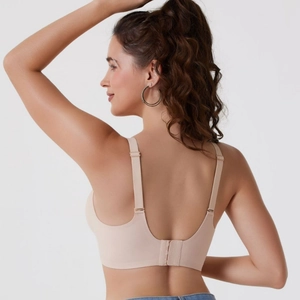 Soutien-gorge sans couture beige sans armatures avec bretelles réglables vue de dos mannequin