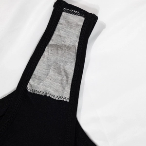 Seamless low-waist thong with breathable lining and high-quality stitched edges