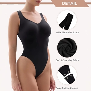 Body modellante nero senza cuciture con spalline larghe e tessuto elastico confortevole