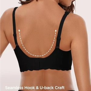 Dettaglio della chiusura senza cuciture e del design a U sulla schiena del reggiseno