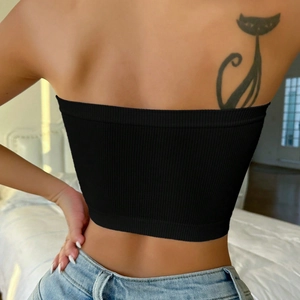 Seamless black ribbed strapless tube top for women with elastic knit breathable fabric