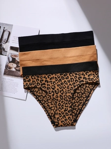 Three-pack leopard print and solid seamless cotton panties for women with soft texture