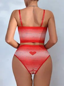 Ensemble lingerie sans couture rayé rouge et blanc avec motif cœur au dos du short