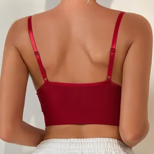 Reggiseno sportivo rosso a coste senza cuciture con spalline sottili regolabili