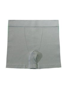 Détail du tissu côtelé haute élasticité et des coutures renforcées du short de yoga
