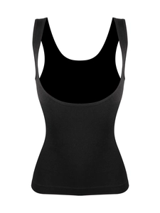 Détail montrant le dos en U et la texture côtelée de ce haut gainant noir pour femme