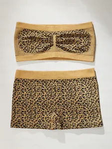 Vista dettagliata del set a fascia e pantaloncini con stampa leopardata color zenzero