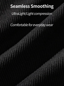 Gros plan sur le tissu côtelé noir sans couture avec compression ultra-légère