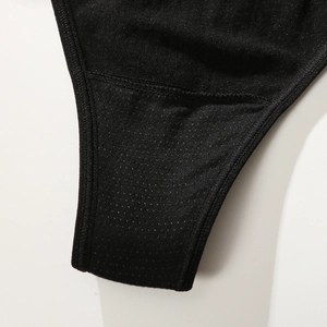 Mid-waist seamless black mesh thong for women with breathable double-layered fabric