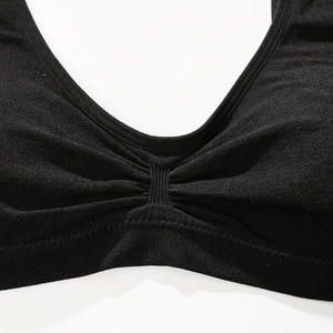 Soutien-gorge de sport sans couture à décolleté en V avec bande côtelée en noir