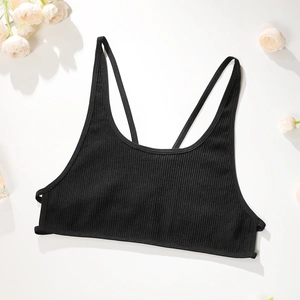 Schwarzer gerippter Yoga-Sport-BH mit dünnen Trägern und minimalistischem Rücken-Design