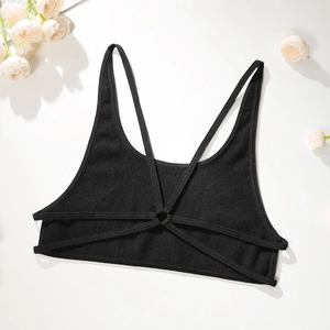 Damen Sport-BH in Schwarz mit Rippstrick-Optik und gekreuzten Trägern am Rücken