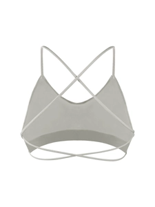Détail du soutien-gorge de sport gris clair avec bretelles croisées dans le dos