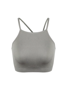 Détail du caraco gris en maille côtelée avec fines bretelles et dos croisé sexy