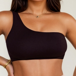 Top corto nero monospalla a coste con design atletico senza cuciture elasticizzato