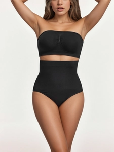 Detail of black seamless high-waisted shaping set with crop top and tummy control briefs