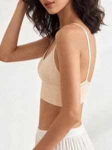 Détails du soutien-gorge de sport côtelé sans couture avec fines bretelles et col V