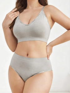 Detail view of seamless light grey lingerie set featuring branded elastic leisure band