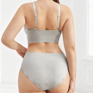 Seamless light grey plus size sports bra set with LEISURE straps and high waist panties