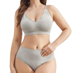 Seamless grey sports bra and high-waisted panties set with LEISURE lettered straps