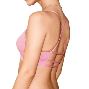 Soutien-gorge sans armature rose avec dos croisé complexe et texture en maille côtelée