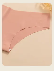 Detail der nahtlosen Kante bei nude-rosa Eisseide-Slips mit flachem Schnitt