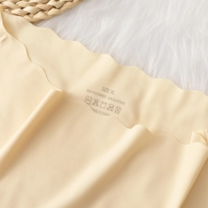 Seamless ice silk panties in beige with wave-cut edges and breathable cotton crotch