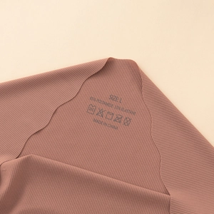 Seamless ice silk panties in ribbed fabric with 85% polyamide and 15% elastane blend