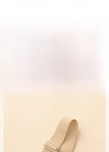Détail de la bandoulière élastique réglable en beige café pour soutien-gorge