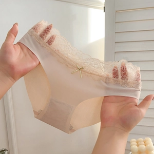 Mutandine in pizzo beige senza cuciture da donna, alta elasticità e tassello in cotone traspirante
