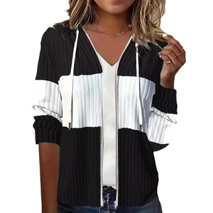 Dames hoodie met ritssluiting, zwart-wit gestreept ontwerp en gebreide textuur voor casual